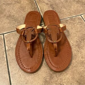Frye Taylor Logo Full Grain Slip On Leather Thong Sandals Cinnamon Color